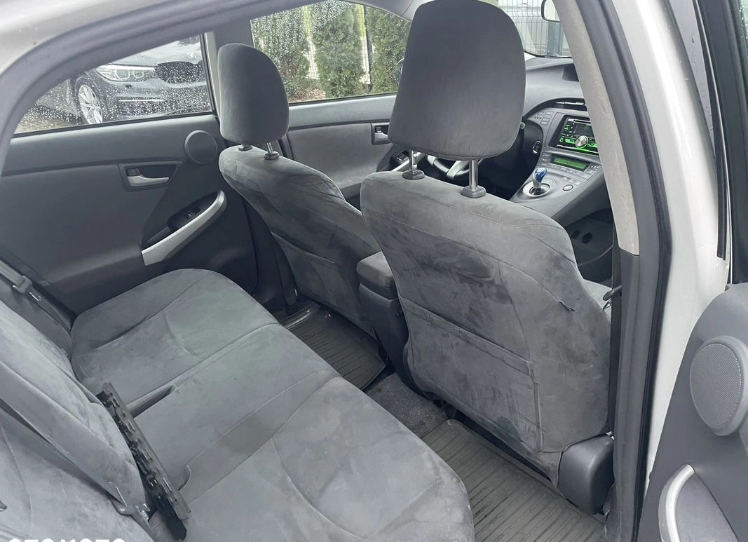 Toyota Prius cena 28900 przebieg: 300000, rok produkcji 2010 z Izbica Kujawska małe 56